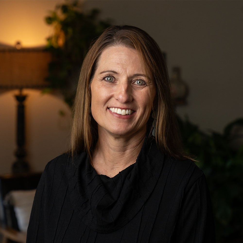 Headshot of Ellen Caldwell